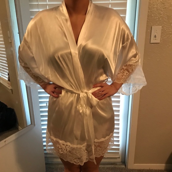 Bridal Robe - Picture 1 of 3